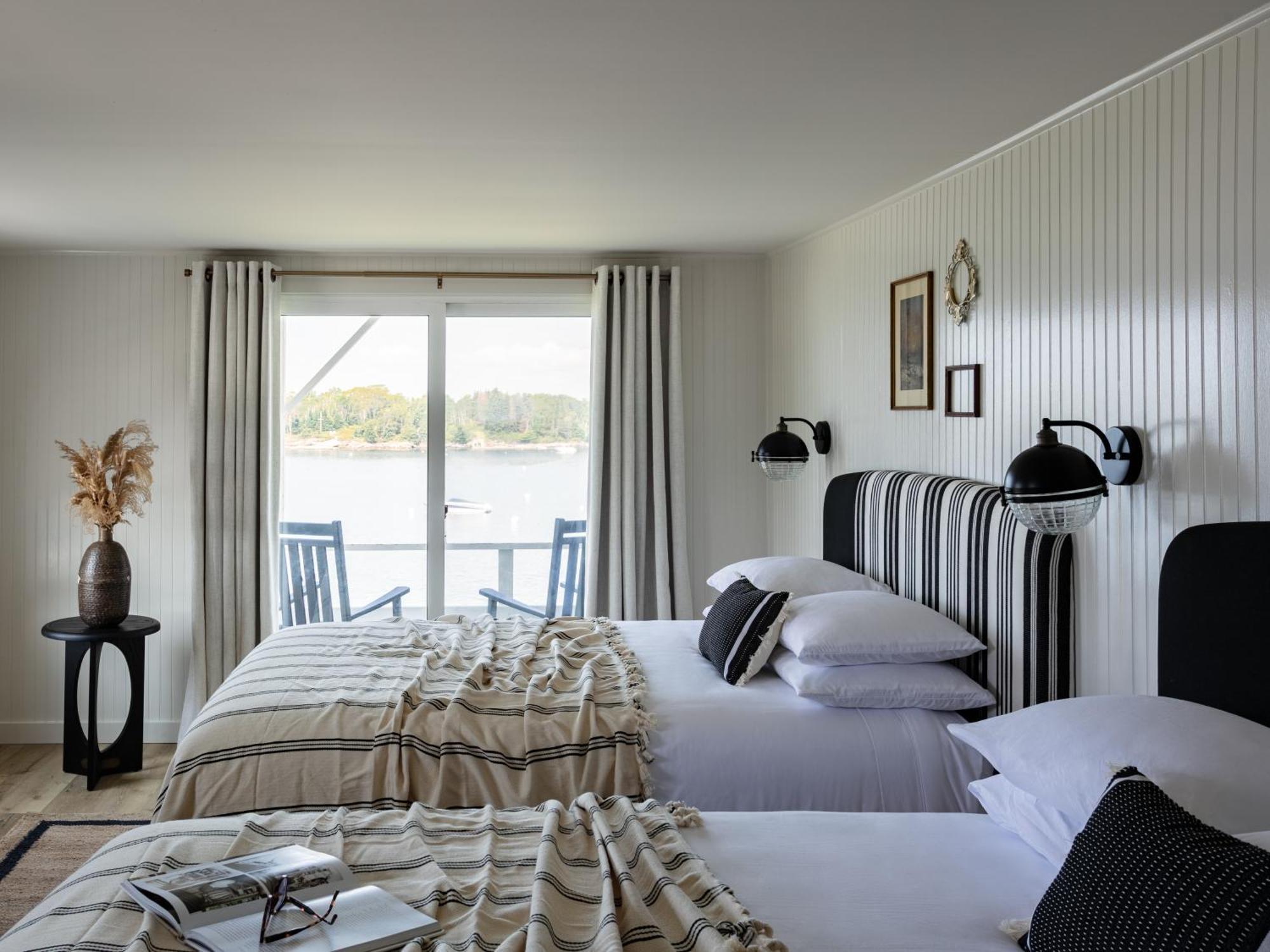 Bluebird Ocean Point Inn Extérieur photo